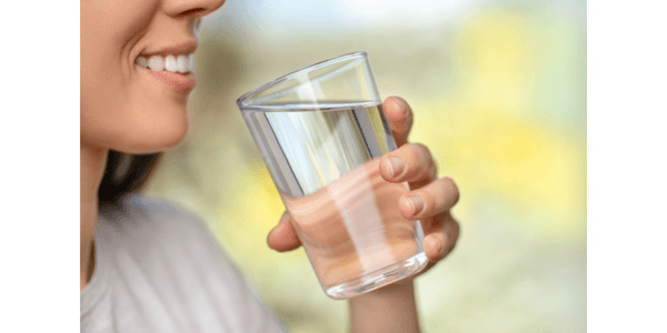 Como beber suficiente agua diariamente y mejorar tu salud deshidratacion